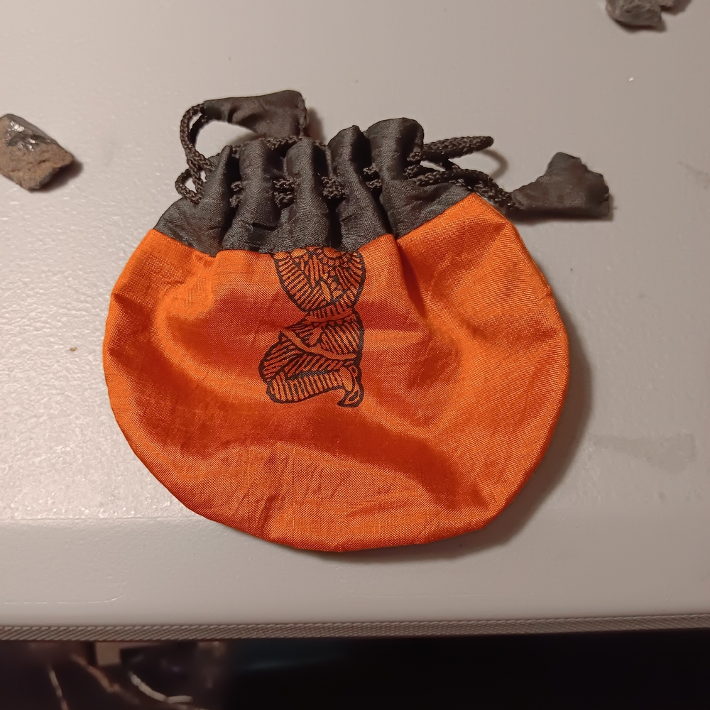 8 Obsidian grid crystals W/ Drawstring Pouch - Picture 4 of 5